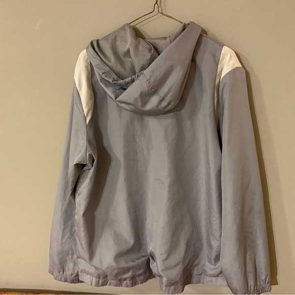 Grey windbreaker size medium. - Picture 2 of 2